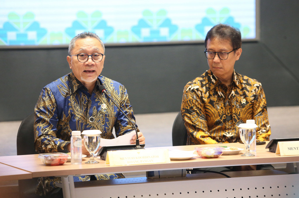 Hal tersebut disampaikan Menteri Koordinator (Menko) Bidang Pangan Zulkifli Hasan atau yang akrab dipanggil Zulhas pada konferensi pers terkait KLB MBG di Kantor Kementerian Kesehatan (Kemenkes), Jakarta, Kamis, 2 Oktober 2025.