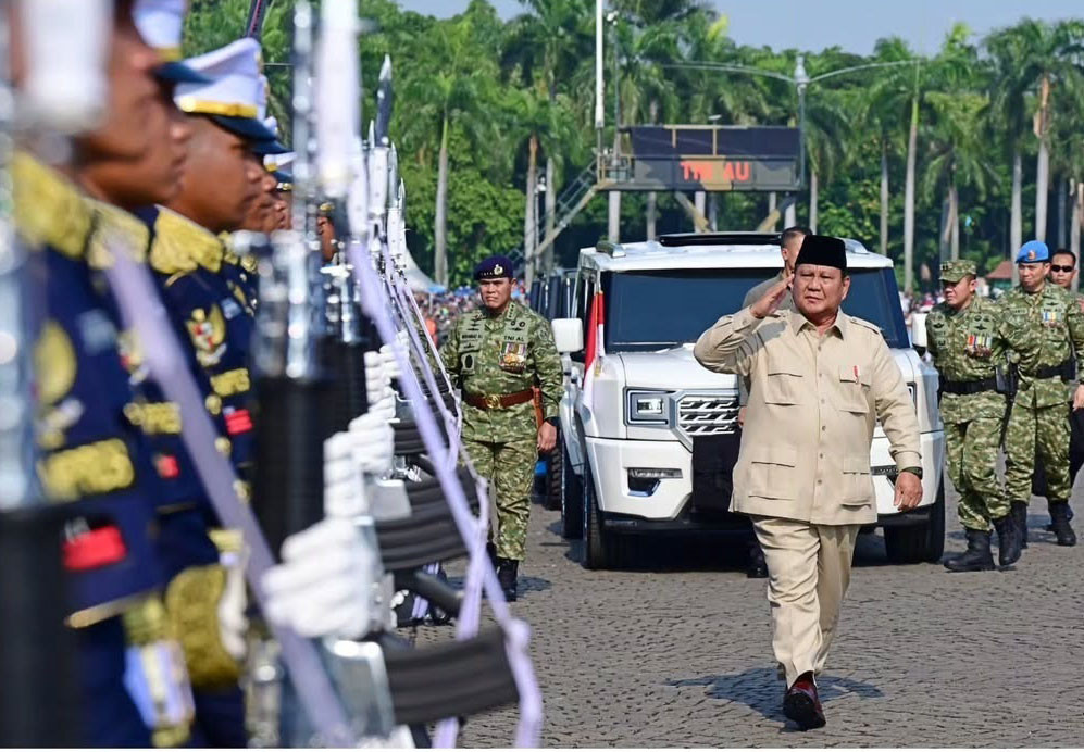 Presiden Prabowo Subianto bertindak sebagai inspektur upacara dalam Upacara Peringatan Hari Ulang Tahun (HUT) ke-80 Tentara Nasional Indonesia (TNI) yang digelar di Lapangan Silang Monumen Nasional (Monas), Jakarta, Minggu, 5 Oktober 2025.