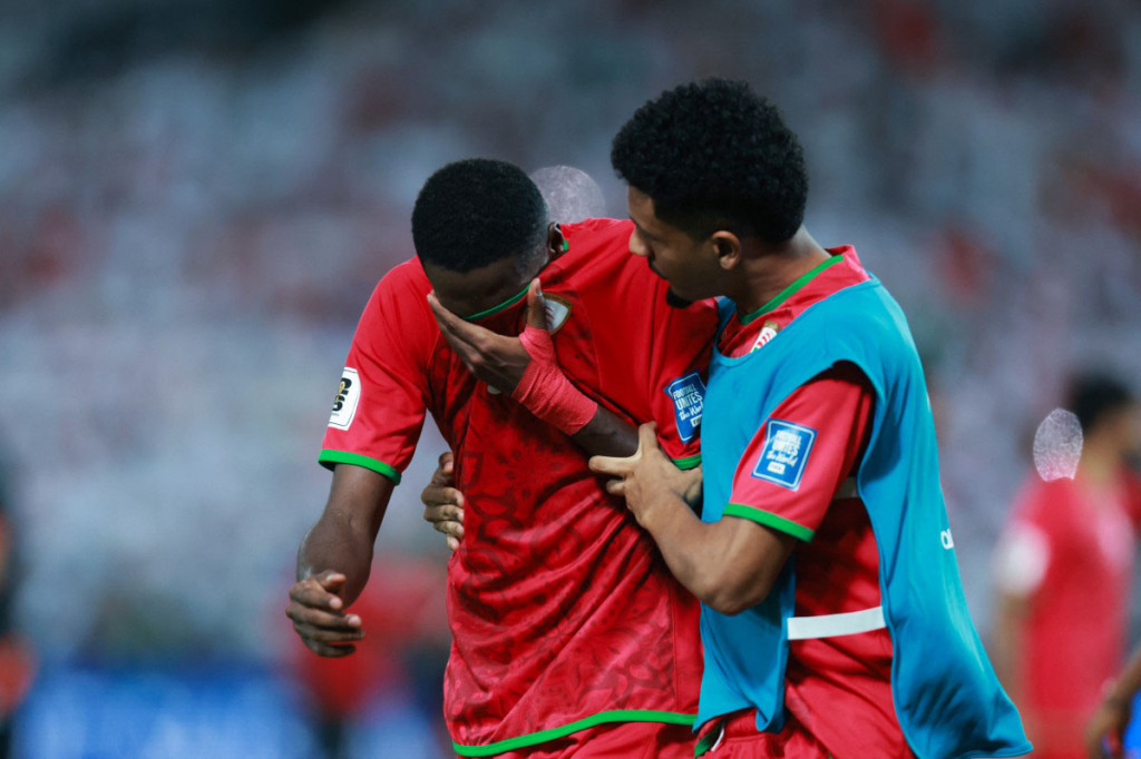 Pada waktu yang tersisa, Oman terus berupaya untuk setidaknya menyamakan kedudukan, namun hingga peluit panjang dibunyikan, skor 2-1 untuk kemenangan UEA tetap bertahan. 