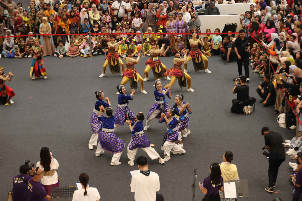 Diikuti lebih dari 8.000 penari, ajang ini menjadi wadah apresiasi tari Nusantara yang dikemas dengan format modern, segar, dan inklusif.