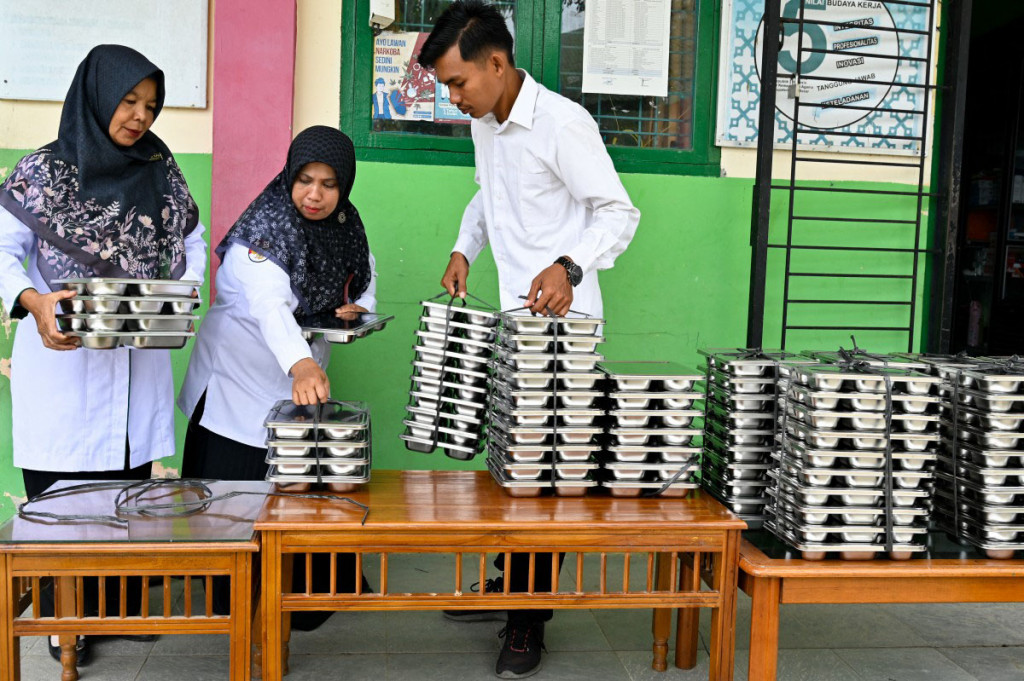Sebanyak 270 orang siswa Madrasah Ibtidaiyah Negeri (MIN) 18 Kabupaten Aceh Besar, Provinsi Aceh, atau setingkat sekolah dasar mulai menerima Program Makanan Bergizi Gratis (MBG).