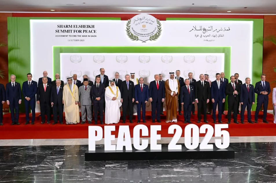 Presiden Republik Indonesia Prabowo Subianto menghadiri Konferensi Tingkat Tinggi (KTT) Perdamaian Sharm El-Sheikh yang digelar di International Congress Centre, Sharm El-Sheikh, Republik Arab Mesir, pada Senin, 13 Oktober 2025. Forum tingkat tinggi ini mempertemukan sejumlah pemimpin dunia untuk menyaksikan penandatanganan perjanjian perdamaian dan penghentian perang di Gaza yang menandai langkah maju dan penting menuju stabilitas dan perdamaian di kawasan Timur Tengah.