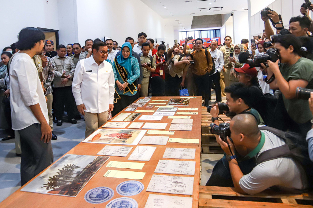 Melalui pagelaran bertajuk Lo Jual, Gue Beli, pengunjung diajak menelusuri jejak dokumentasi sejarah yang dikemas secara visual dan interaktif. Beragam arsip penting seperti dokumen, naskah, foto, dan gambar ditampilkan untuk memperlihatkan dinamika sosial serta ekonomi Jakarta dari masa ke masa.