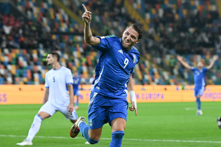 
Gol baru tercipta di masa injury time babak pertama setelah Mateo Retegui dengan tenang mengeksekusi penalti, membawa Italia unggul 1-0 saat turun minum.