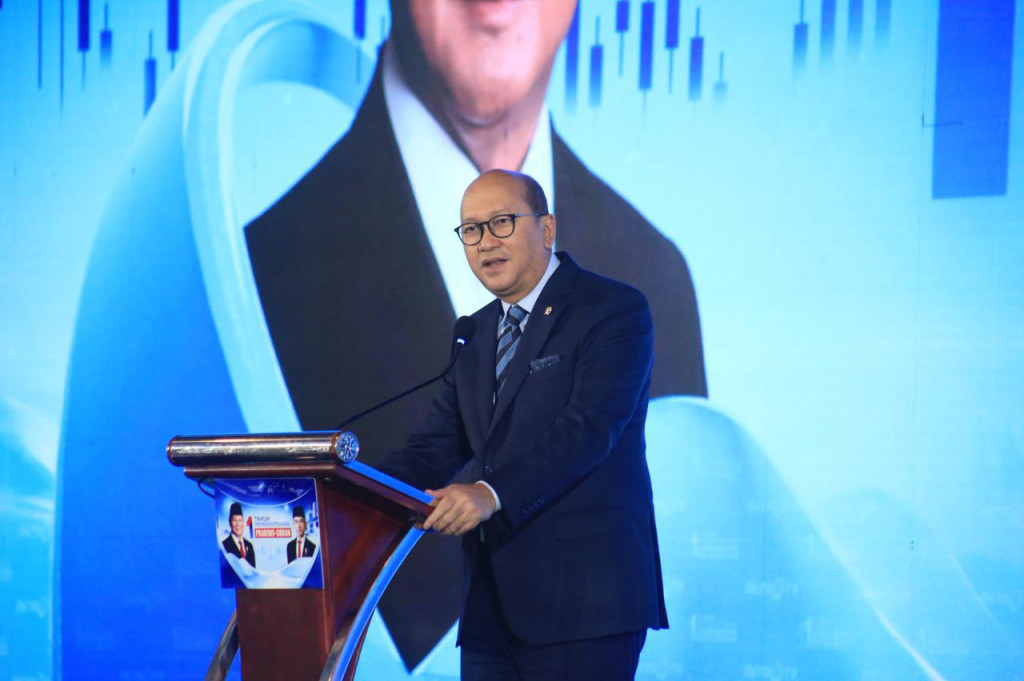 Dalam PP ini, pemerintah menyederhanakan, mempercepat, dan memberikan kepastian hukum bagi pelaku usaha melalui sistem perizinan. Jika K/L terkait tidak mengeluarkan izin dalam waktu tertentu, maka perizinan diambil alih Kementerian Investasi.