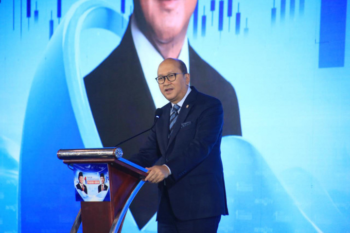 Dalam PP ini, pemerintah menyederhanakan, mempercepat, dan memberikan kepastian hukum bagi pelaku usaha melalui sistem perizinan. Jika K/L terkait tidak mengeluarkan izin dalam waktu tertentu, maka perizinan diambil alih Kementerian Investasi.