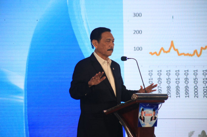 Ketua Dewan Ekonomi Nasional (DEN) Luhut Binsar Pandjaitan mengajak masyarakat untuk memberikan kritik terhadap kebijakan pemerintah. Ia menilai kritik sangat penting sebagai bentuk kontrol publik, namun harus disertai dengan dasar data yang kuat.