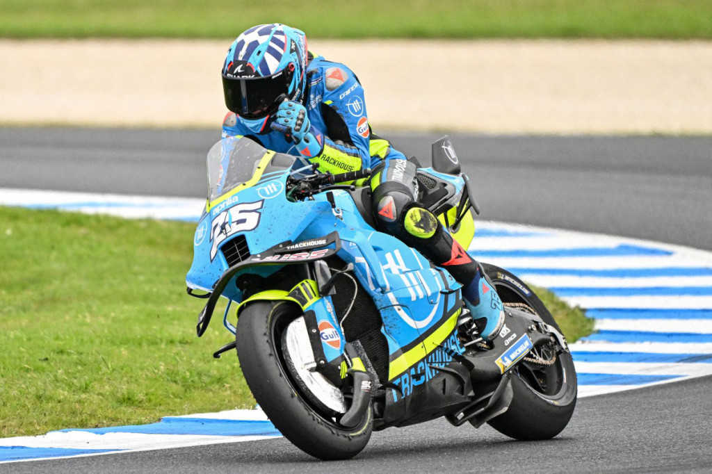 Pebalap Trackhouse MotoGP Team Raul Fernandez mengunci gelar MotoGP Australia yang berlangsung di Sirkuit Phillip Island, Minggu, 19 Oktober.