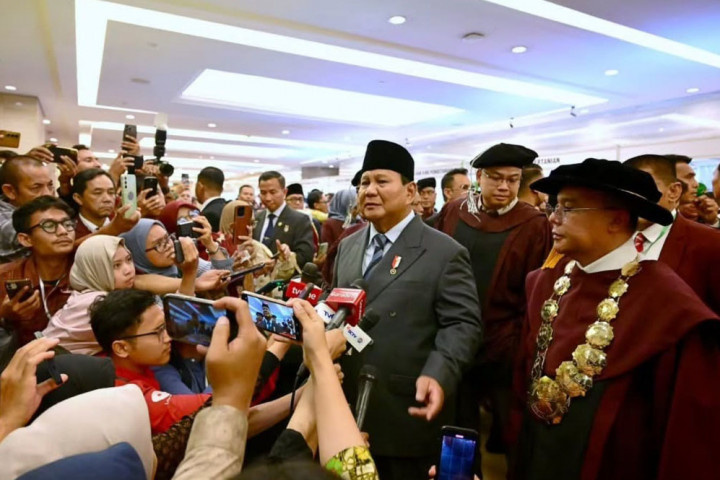 Dalam sambutannya, Prabowo menekankan bahwa demokrasi Indonesia adalah demokrasi kekeluargaan.