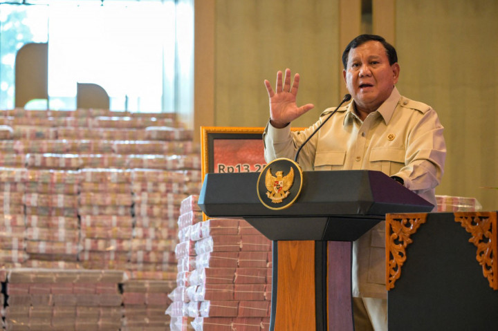 Diterangkan Jaksa Agung, uang pengganti tersebut berasal dari tiga grup perusahaan yang terlibat dalam kasus korupsi CPO ini, yaitu Wilmar Group, Musim Mas Group, dan Permata Hijau Group.