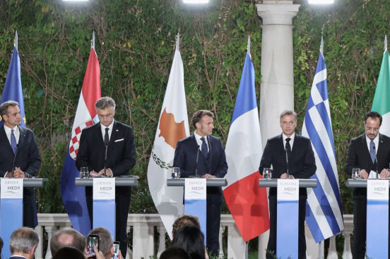 Berbicara dalam konferensi pers setelah KTT negara-negara Mediterania Uni Eropa di Slovenia, Senin, 20 Oktober 2025, Macron menyebut kemungkinan pertemuan tersebut sebagai hal yang sangat baik, karena para presiden dapat bertemu untuk membahas agenda bilateral mereka.