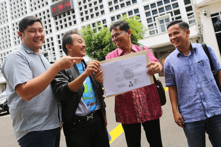 Bonatua Silalahi dan Roy Suryo berencana menyandingkan salinan ijazah yang diperoleh dari KPU dengan salinan ijazah yang pernah digunakan Jokowi saat mendaftar sebagai calon Gubernur DKI Jakarta pada tahun 2012 lalu.