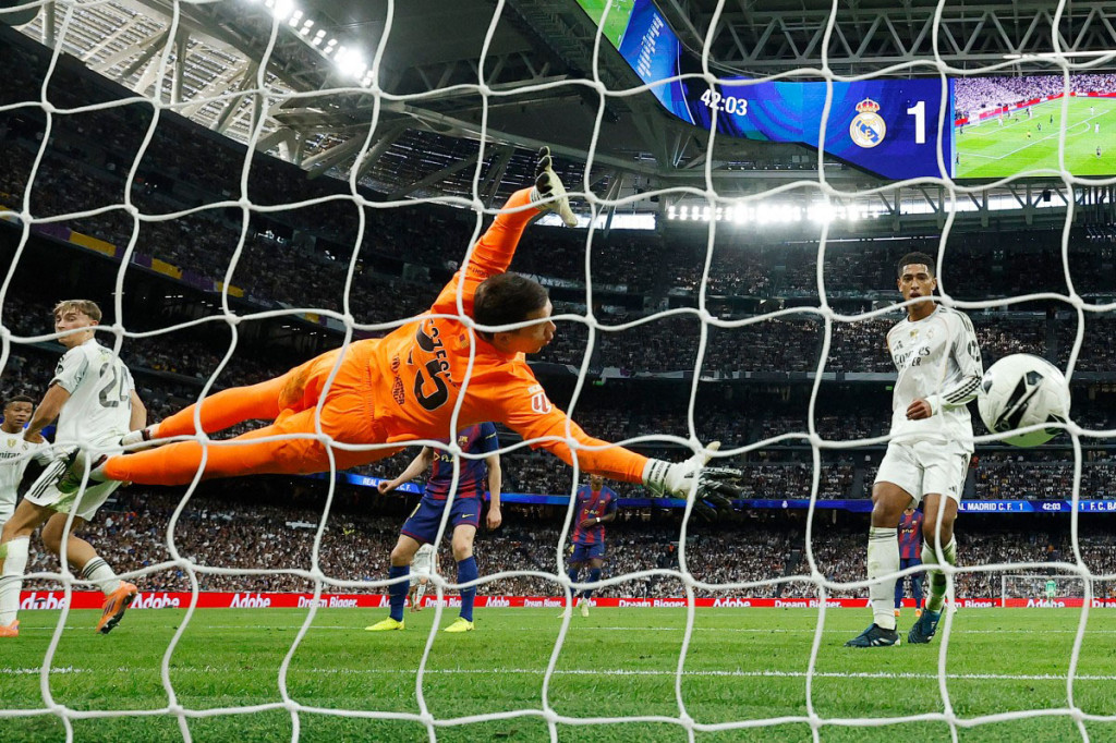 Skor imbang ini tak bertahan lama karena Madrid berhasil kembali unggul pada menit ke-43 setelah umpan dari Eder Militao dapat dikonversikan menjadi gol oleh tendangan Bellingham sehingga skor berubah menjadi 2-1.