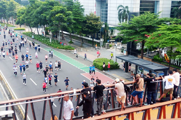 Namun, ia meminta pemotret tidak memaksa warga untuk membelihasil fotonya. Pramono menegaskan, jika terjadi lagi seperti kasus di Tebet Eco Park, dirinya akan langsung menertibkan.