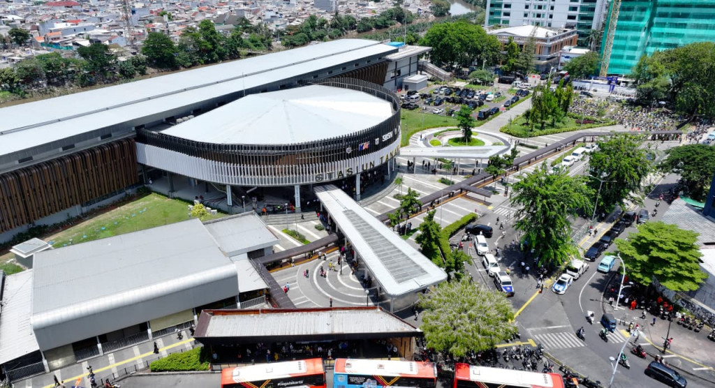 Presiden Prabowo menegaskan bahwa transportasi publik yang aman, nyaman, dan terjangkau adalah hak seluruh warga negara serta fondasi penting bagi produktivitas dan pemerataan ekonomi nasional.