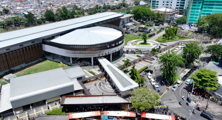 Presiden Prabowo menegaskan bahwa transportasi publik yang aman, nyaman, dan terjangkau adalah hak seluruh warga negara serta fondasi penting bagi produktivitas dan pemerataan ekonomi nasional.