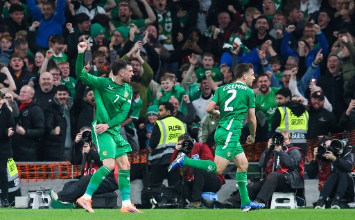 Sementara, kemenangan Irlandia hadir berkat dua gol yang dicetak oleh penyerang klub Liga Belanda AZ Troy Parrott di babak pertama.