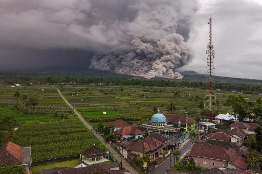 Erupsi Gunung Semeru tersebut terekam di seismogram dengan amplitudo maksimum 40 mm dan durasi sementara ini sekitar 16 menit 40 detik.