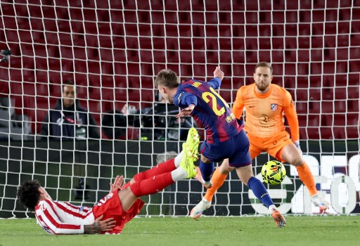 Barcelona tertinggal lebih dahulu dari tim tamu lewat gol Alex Baena (19). Tuan rumah lalu menyamakan kedudukan berkat gol Raphinha (26') dan pada akhirnya membalikkan keunggulan via aksi Dani Olmo (65') dan Ferran Torres (90+6').