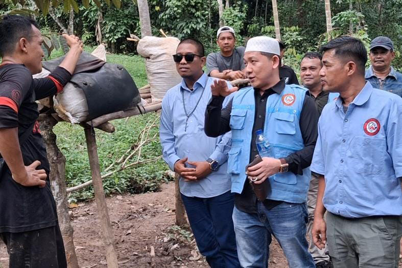 Koperasi Tambang Rakyat Madina Mandailing Natal (Madina) menggelar sosialisasi Peraturan Pemerintah (PP) Nomor 39 Tahun 2025. Dalam kegiatan tersebut hadir salah satu pembina Induk Koperasi Tambang Nusantara (IKTN) Mulyadi Elhan Zakaria, yang didampingi Korwil 1 IKTN Pusat, Khairul Saleh Sipahutar.