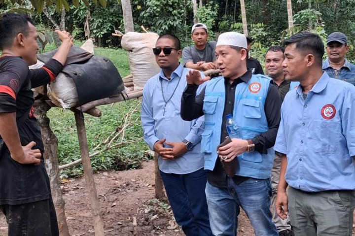 Koperasi Tambang Rakyat Madina Mandailing Natal (Madina) menggelar sosialisasi Peraturan Pemerintah (PP) Nomor 39 Tahun 2025. Dalam kegiatan tersebut hadir salah satu pembina Induk Koperasi Tambang Nusantara (IKTN) Mulyadi Elhan Zakaria, yang didampingi Korwil 1 IKTN Pusat, Khairul Saleh Sipahutar.