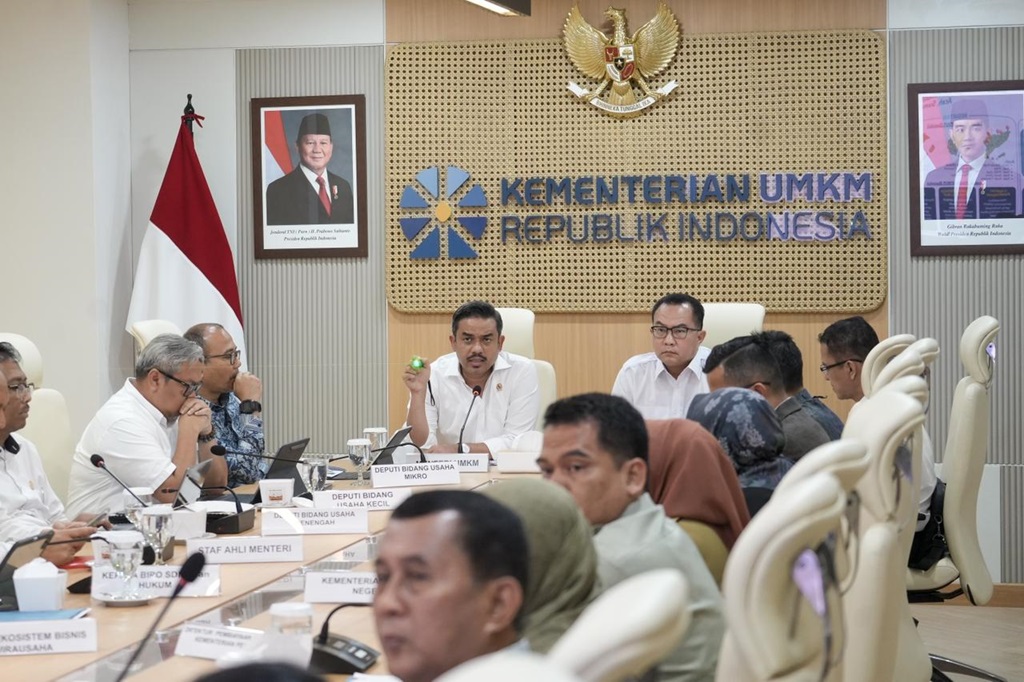 “BRIN siap masuk di tim. Kita di sana sudah menyiapkan agenda riset kebencanaan. Sehingga topik UMKM bisa dikaji BRIN, nanti hasilnya akan dieksekusi oleh Kementerian UMKM,” ujar Kepala BRIN Arif Satria dalam rapat bersama Kementerian UMKM pada Senin, 29 Desember 2025.