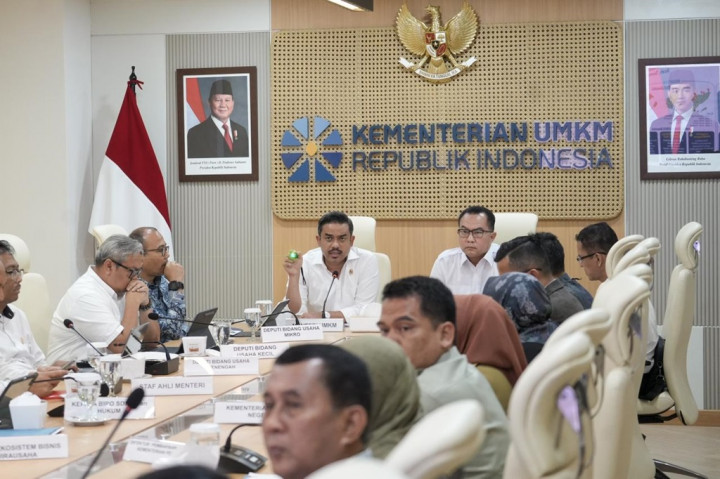 “BRIN siap masuk di tim. Kita di sana sudah menyiapkan agenda riset kebencanaan. Sehingga topik UMKM bisa dikaji BRIN, nanti hasilnya akan dieksekusi oleh Kementerian UMKM,” ujar Kepala BRIN Arif Satria dalam rapat bersama Kementerian UMKM pada Senin, 29 Desember 2025.