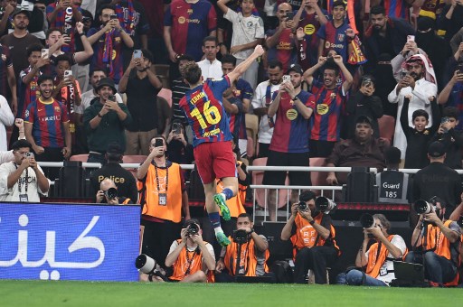 Barcelona melaju mulus ke final Piala Super Spanyol setelah menang telak 5-0 atas Athletic Club pada laga semifinal di King Abdullah Sports City, Jeddah, Kamis, 8 Januari 2026 dini hari WIB.