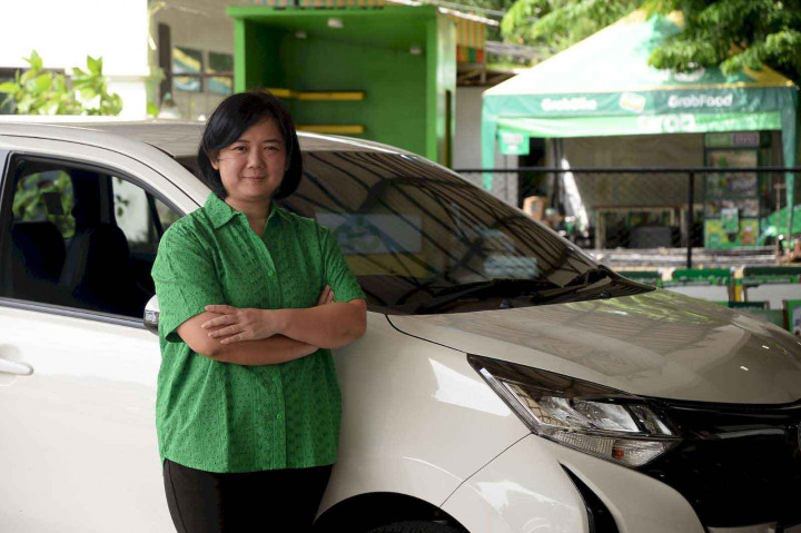 “Saya senang bisa menolong banyak orang, terutama yang membutuhkan penanganan medis. Saya sudah tidak ingat berapa kali membantu. Tapi pengalaman menolong persalinan di dalam mobil itu sangat berkesan,” tuturnya.