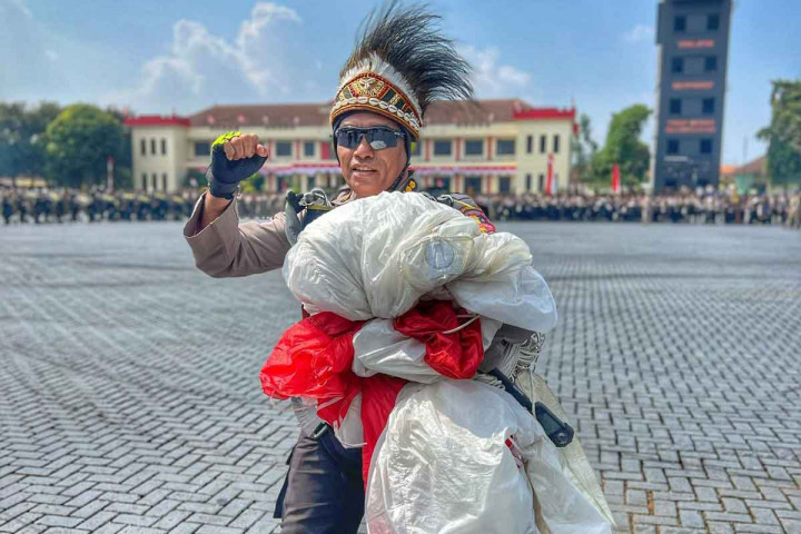 Selama bertugas di Divisi Hubinter Polri, Audie menorehkan sejumlah prestasi penting, khususnya dalam penanganan kejahatan lintas negara dan penangkapan buronan internasional.