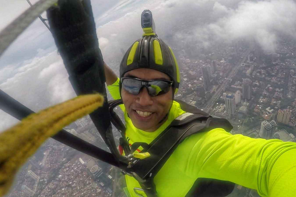 Audie juga aktif di dunia terjun payung nasional dan internasional. Ia merupakan pengurus Terjun Payung Nasional Indonesia serta kerap memimpin kontingen Indonesia dalam berbagai kejuaraan internasional di negara seperti Dubai dan Malaysia.