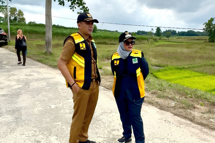  Bupati Lampung Timur Ela Siti Nuryamah memastikan pembangunan jembatan di Desa Kali Pasir, Kecamatan Way Bungur, dapat segera direalisasikan.