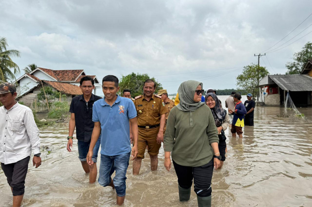 Ia berharap pembangunan Jembatan Merah Putih dapat menjadi solusi sementara yang aman bagi warga dan pelajar, sekaligus menjadi langkah awal penanganan infrastruktur dan pengendalian banjir secara menyeluruh di wilayah tersebut.