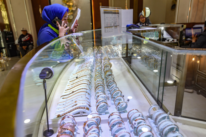 Transaksi harga jual dikenakan potongan pajak, sesuai dengan PMK No. 34/PMK.10/2017 untuk semua jenis emas mulai dari gramasi 1 gram hingga 1.000 gram (1 kilogram).