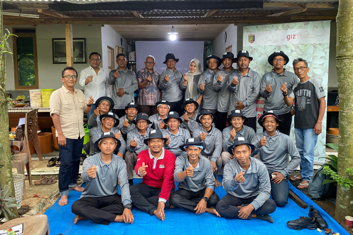 Ketua Asosiasi Petani Kakao Indonesia (APiK) Lampung Timur, Japung Lasarus mengatakan, tanaman kakao bukan sekadar komoditas perkebunan, melainkan sistem pertanian yang dapat menghidupi petani dari berbagai sisi.