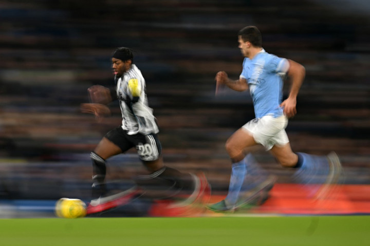 Meski sudah menang 2-0 pada leg pertama, City tetap tampil agresif sejak awal pertandingan.