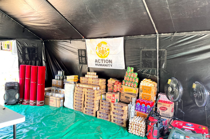 Dana tersebut diwujudkan dalam bentuk bantuan pangan seberat 30 ton yang terdiri atas bahan makanan pokok, air bersih, teh, susu, aneka makanan ringan, serta sejumlah genset hasil dukungan mitra.