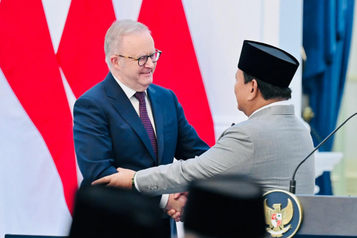 Presiden Prabowo Subianto menyambut kedatangan Perdana Menteri Australia Anthony Albanese dalam rangka kunjungan kerja di Istana Merdeka, Jakarta, pada Jumat, 6 Februari 2026. Kunjungan kelima PM Albanese ke Indonesia ini menjadi bagian dari penguatan hubungan bilateral antara Indonesia dan Australia sebagai mitra strategis di kawasan Indo-Pasifik.