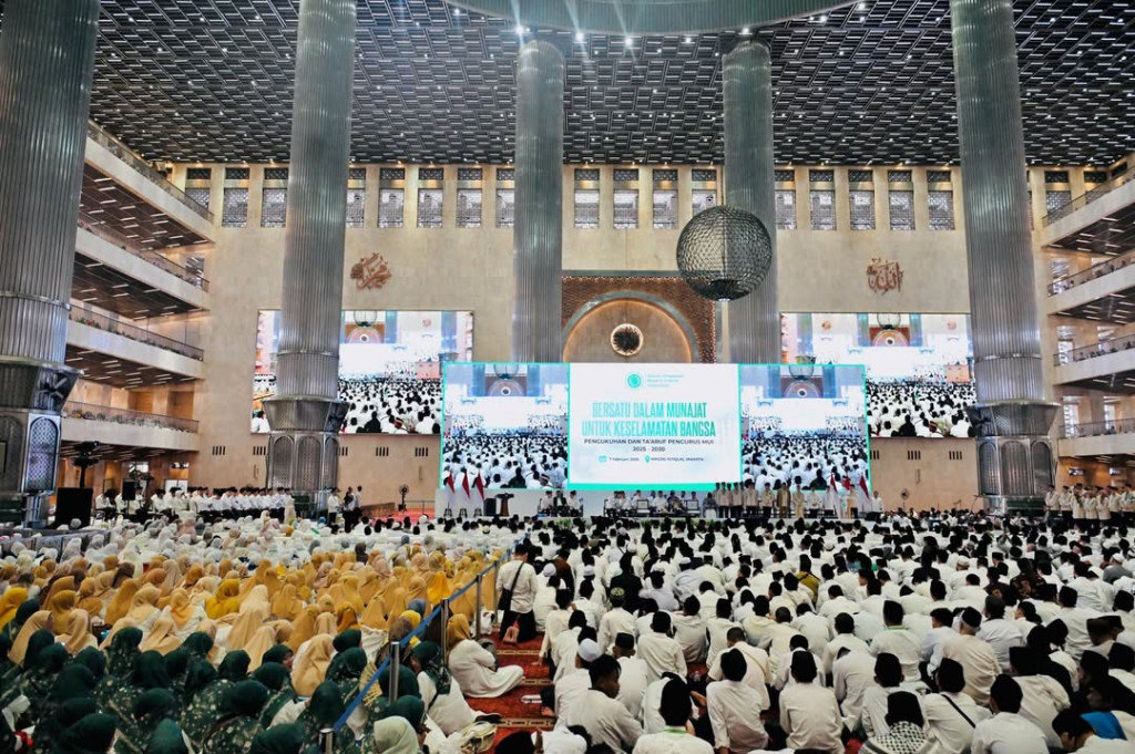 Presiden Prabowo Subianto menghadiri acara Bersatu dalam Munajat untuk Keselamatan Bangsa serta Pengukuhan dan Ta’aruf Pengurus Majelis Ulama Indonesia (MUI) Masa Khidmat 2025–2030 yang diselenggarakan di Masjid Istiqlal, Jakarta pada Sabtu, 7 Februari 2026. 
