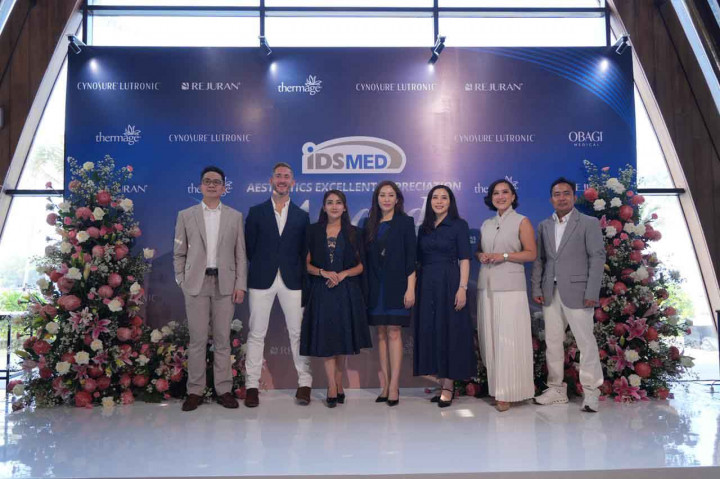 idsMED Aesthetics memperkenalkan Obagi Medical sebagai distributor eksklusif di Indonesia dalam rangka acara idsMED Aesthetics Excellence Appreciation Award 2025 bertema 'Bloom Beyond Time' yang digelar di Hotel Indigo Bintan Lagoi Beach, 7 Februari 2026.