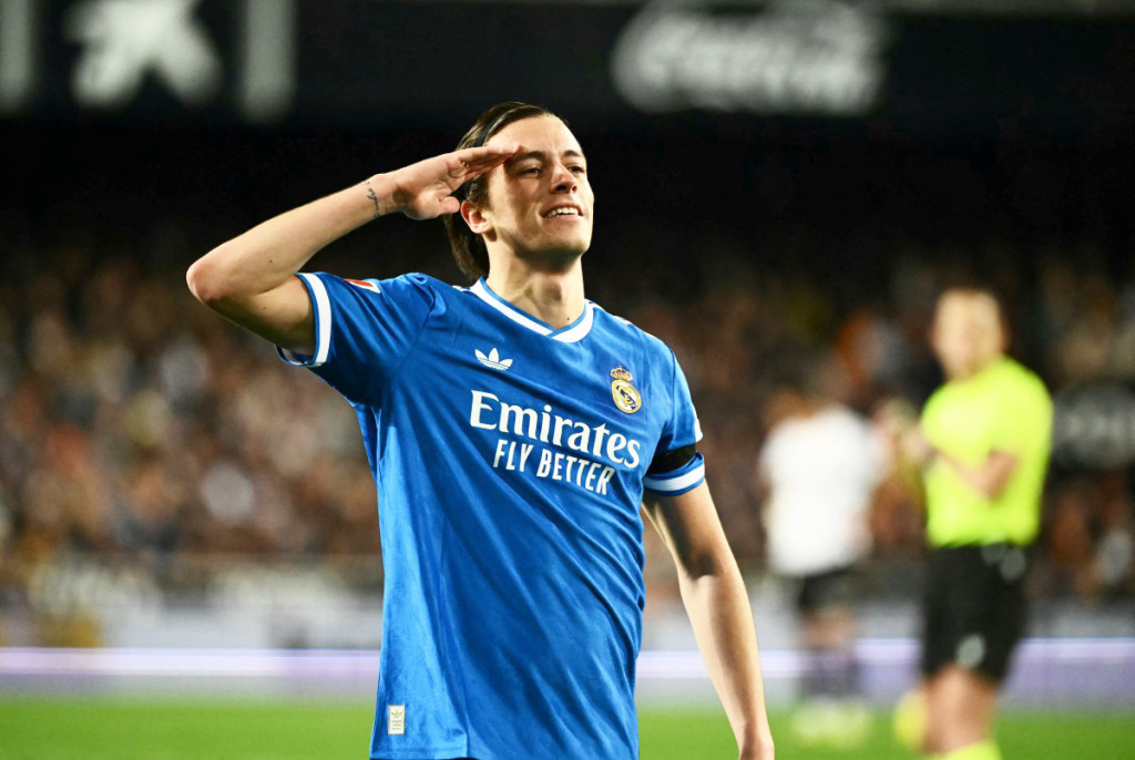 Carreras mencetak gol setelah melewati beberapa pemain Valencia sebelum melepaskan tembakan yang menjebol gawang Dimitrievski.