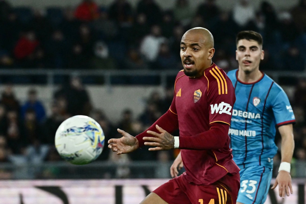 Penyerang asal Belanda itu kembali mencatatkan namanya di papan skor pada babak kedua, tepatnya menit ke-65.