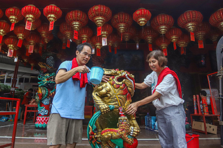 Kegiatan pembersihan dan perawatan rupang dan wihara tersebut merupakan tradisi rutin yang dilakukan menjelang perayaan Tahun Baru Imlek. 