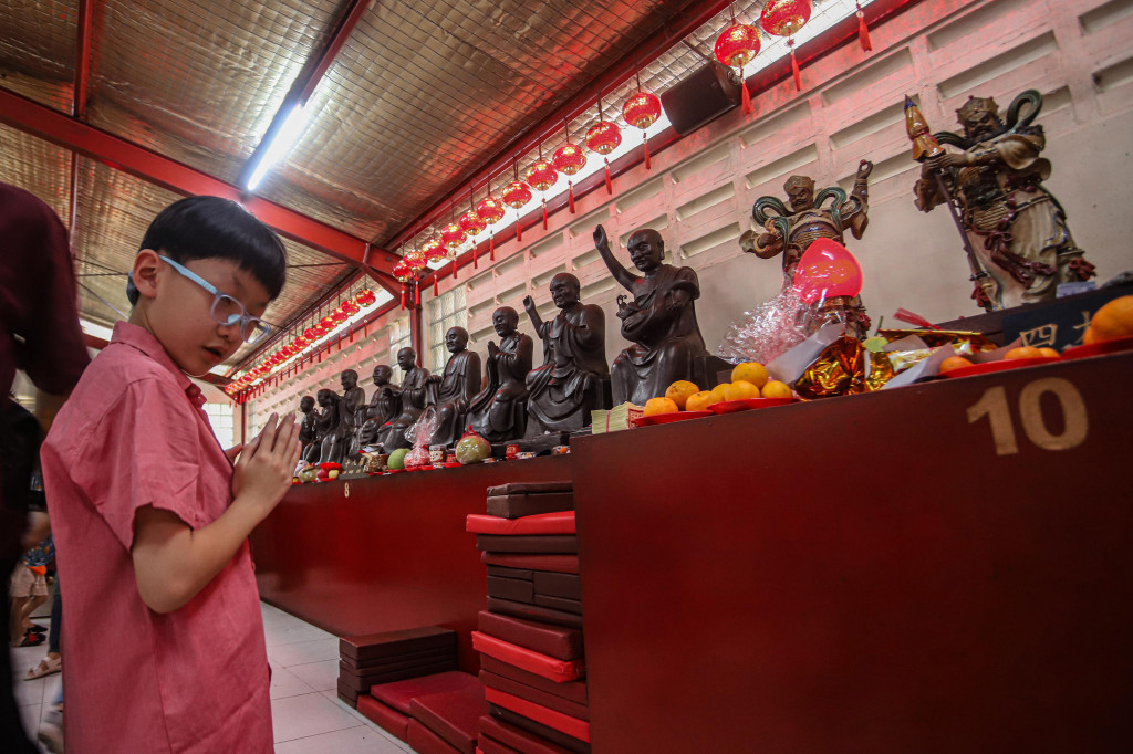 Perayaan Imlek 2577 yang menandai Tahun Kuda Api dimaknai sebagai momentum harapan baru. Doa-doa dipanjatkan agar tahun ini membawa keselamatan, kesehatan, serta kehidupan yang lebih baik bagi keluarga dan sesama.