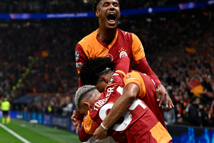 Galatasaray menang telak 5-2 melawan 10 pemain Juventus pada leg pertama playoff 16 besar Liga Champions di Stadion Rams Park, Istanbul, Rabu, 18 Februari 2026 dini hari WIB.