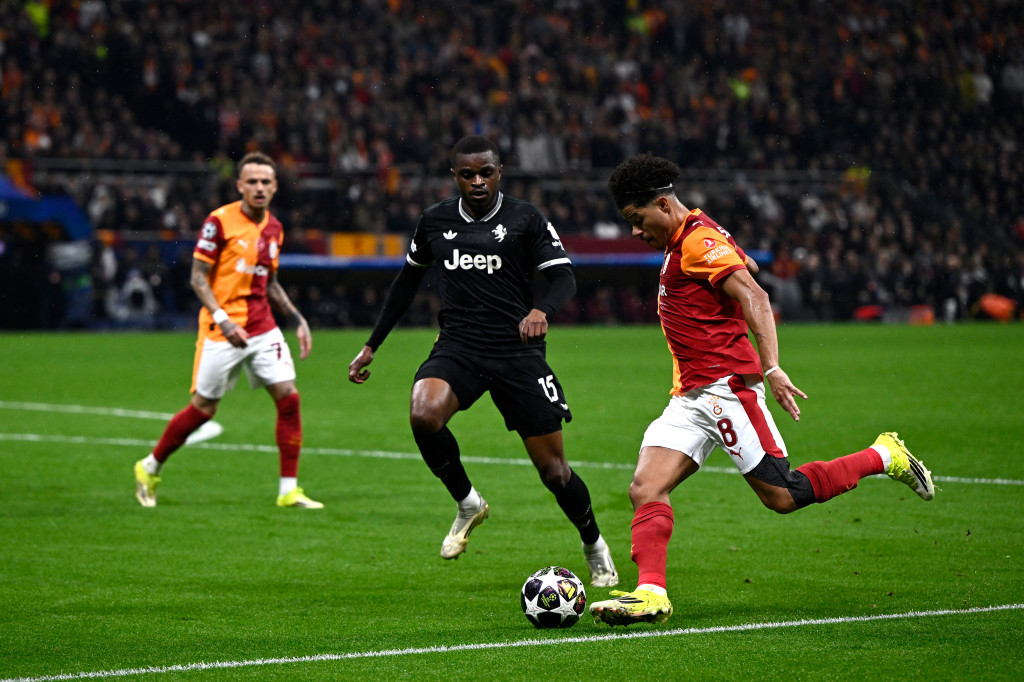 Dua dari lima gol tuan rumah dicetak Noa Lang, sedangkan tiga lainnya berasal dari Gabriel Sara, Davinson Sanchez dan Sacha Boey.