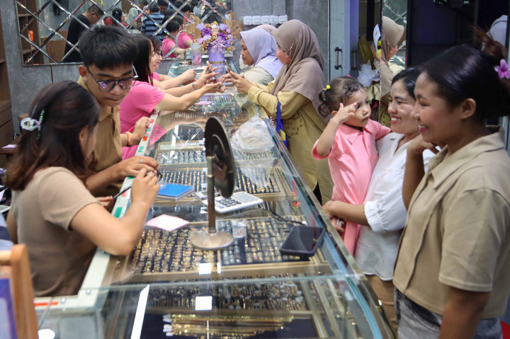Aktivitas jual dan beli emas di pasar tradisional Pasar Anyar masih belum menunjukkan peningkatan signifikan pada periode awal Ramadan 2026, Rabu, 18 Februari 2026. 