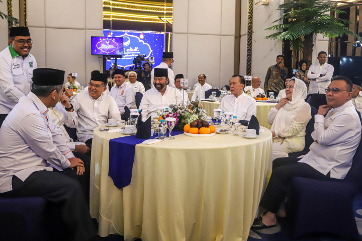 DPP Partai NasDem menggelar acara buka puasa bersama di NasDem Tower, Gondangdia, Jakarta Pusat. Ketua Umum Partai NasDem, Surya Paloh, menyebut momen ini bukan sekadar agenda seremonial, melainkan ruang untuk mempererat silaturahmi dan kebersamaan, baik di internal partai maupun antar-tokoh bangsa.