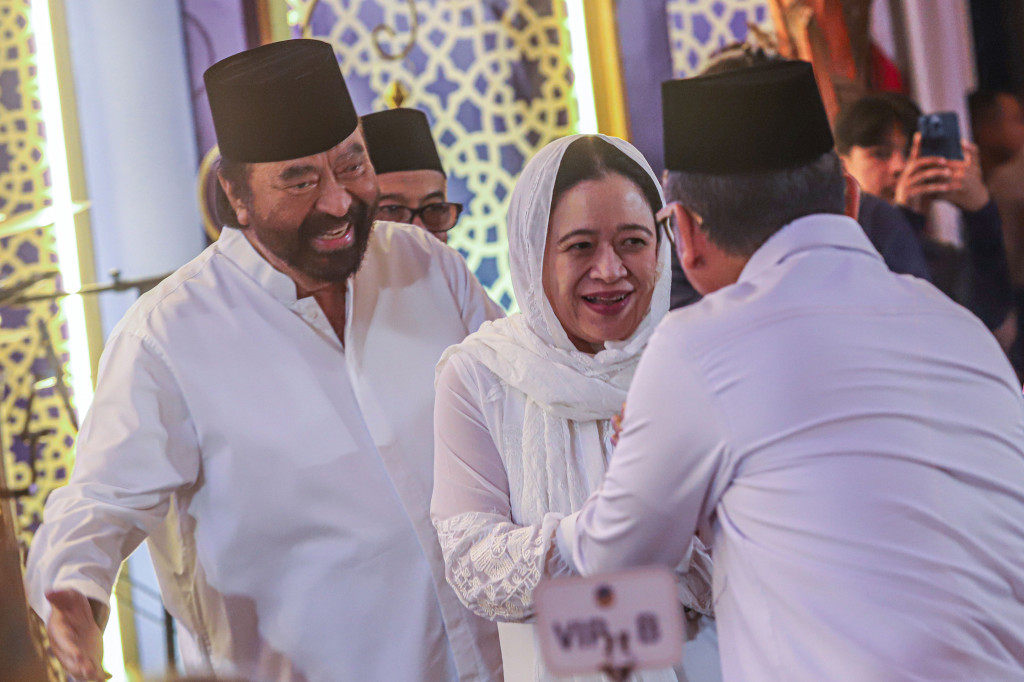Acara silaturahmi ini dihadiri oleh sejumlah tokoh penting. Tampak hadir Wakil Presiden ke-10 dan ke-12 RI Jusuf Kalla, Ketua DPR RI Puan Maharani, sejumlah pimpinan partai politik, hingga jajaran menteri Kabinet Merah Putih.
