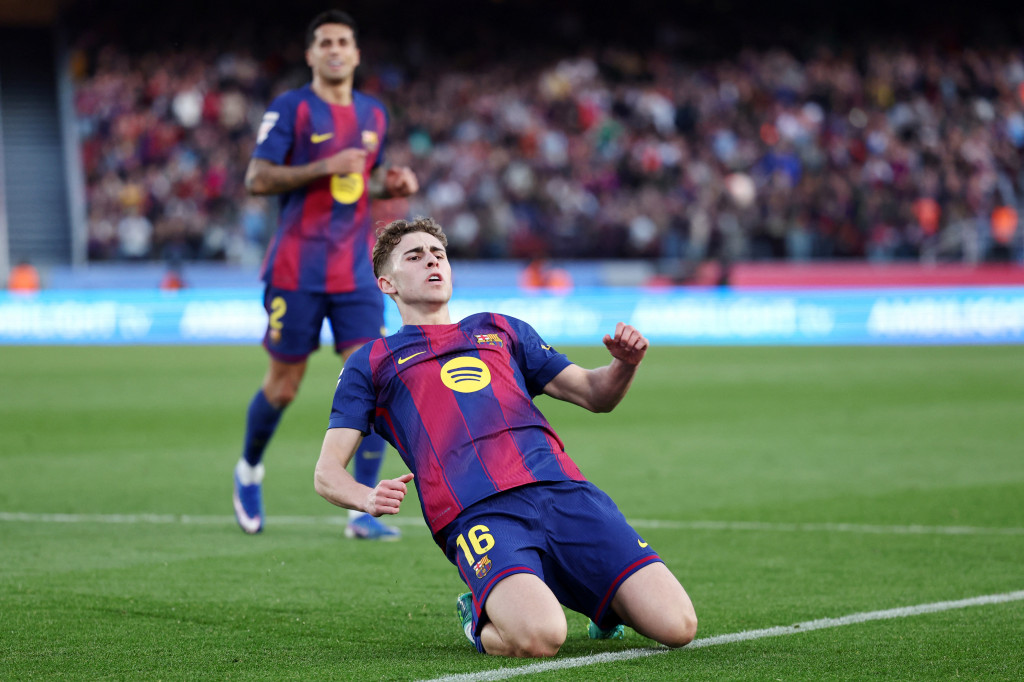 Barca menambah keunggulan menjadi 3-0 setelah tendangan roket Fermin Lopez membobol gawang Levente pada menit ke-81.